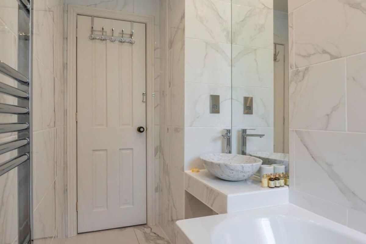 A Regal Abode - Marylebone - By Frankie Says Apartment ลอนดอน ภายนอก รูปภาพ